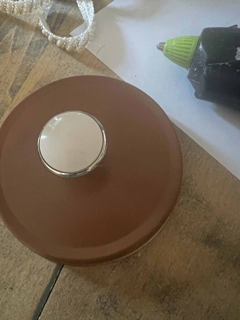 gingerbread tin upcycyle DIY