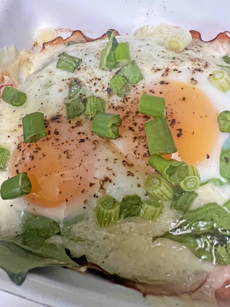 baked eggs with ham & spinach