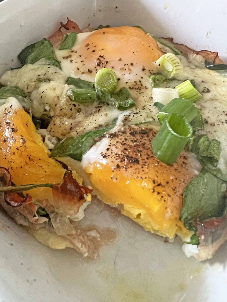 baked eggs with ham & spinach