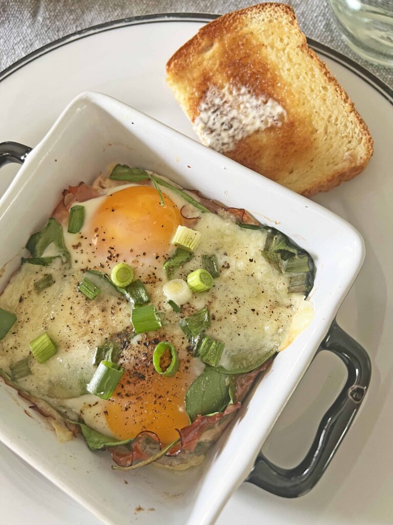 baked eggs with ham & spinach