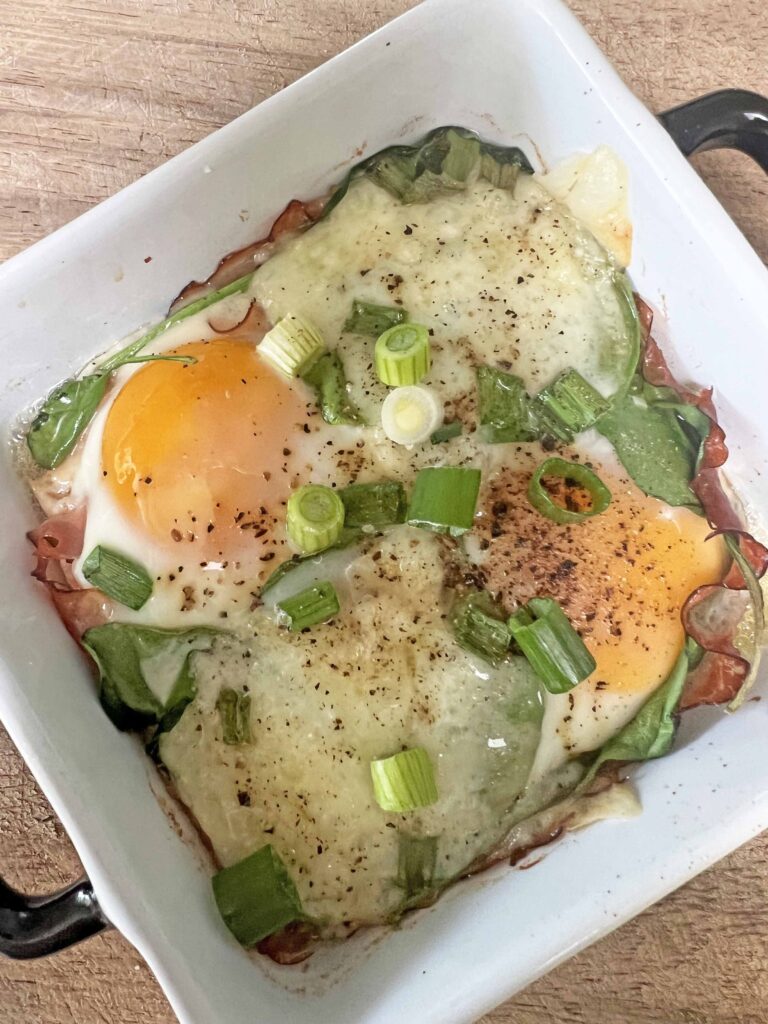 baked eggs with ham & spinach