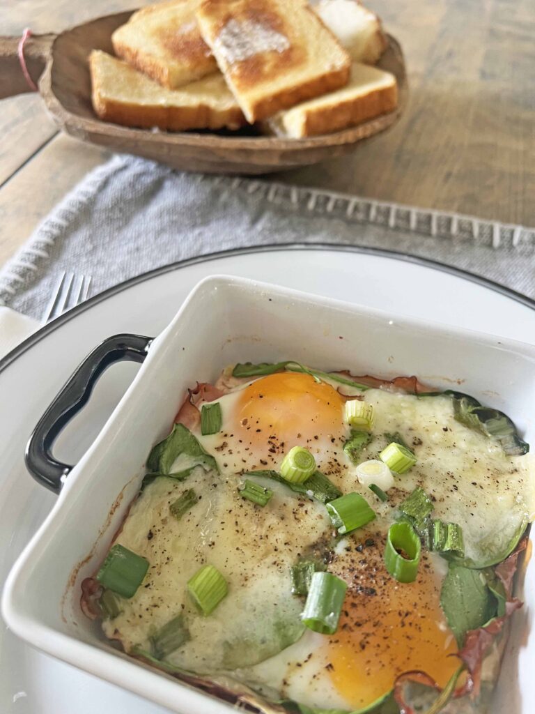 baked eggs with ham & spinach
