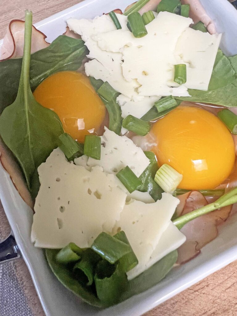 baked eggs with ham & spinach