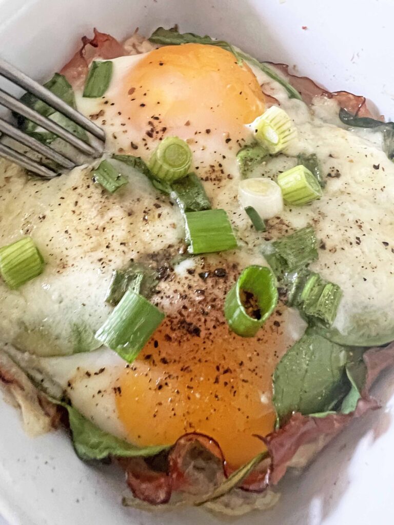 baked eggs with ham & spinach