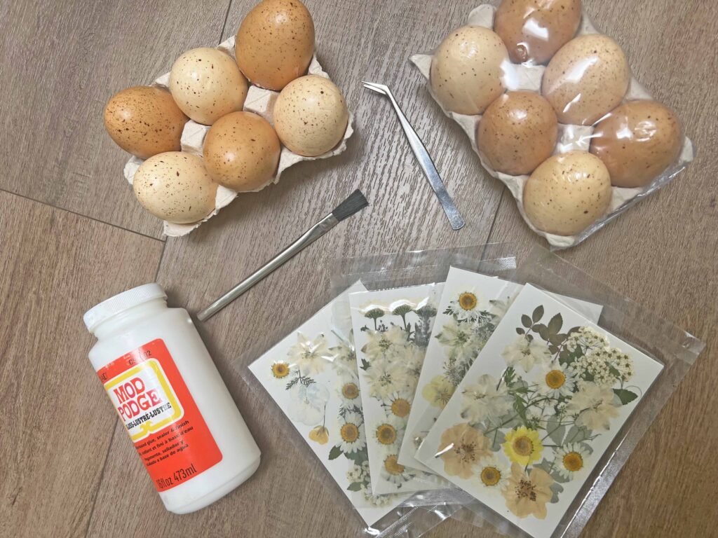 Easter egg DIY with pressed flowers