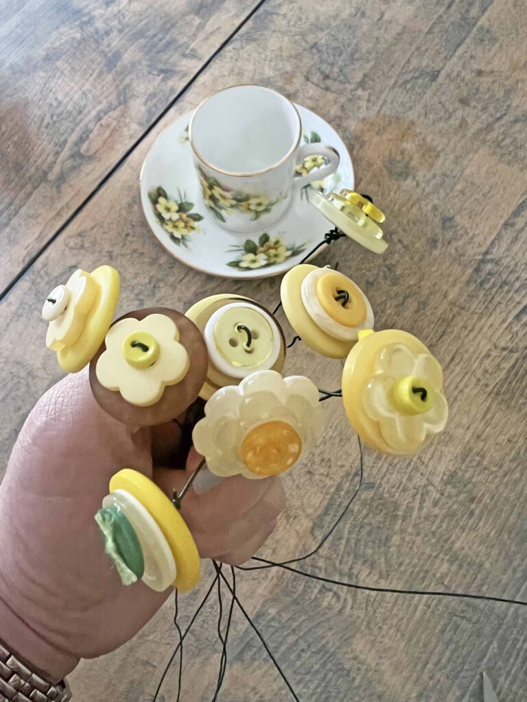 button flower bouquet DIY