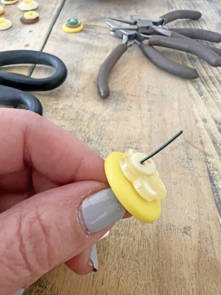 button flower bouquet DIY