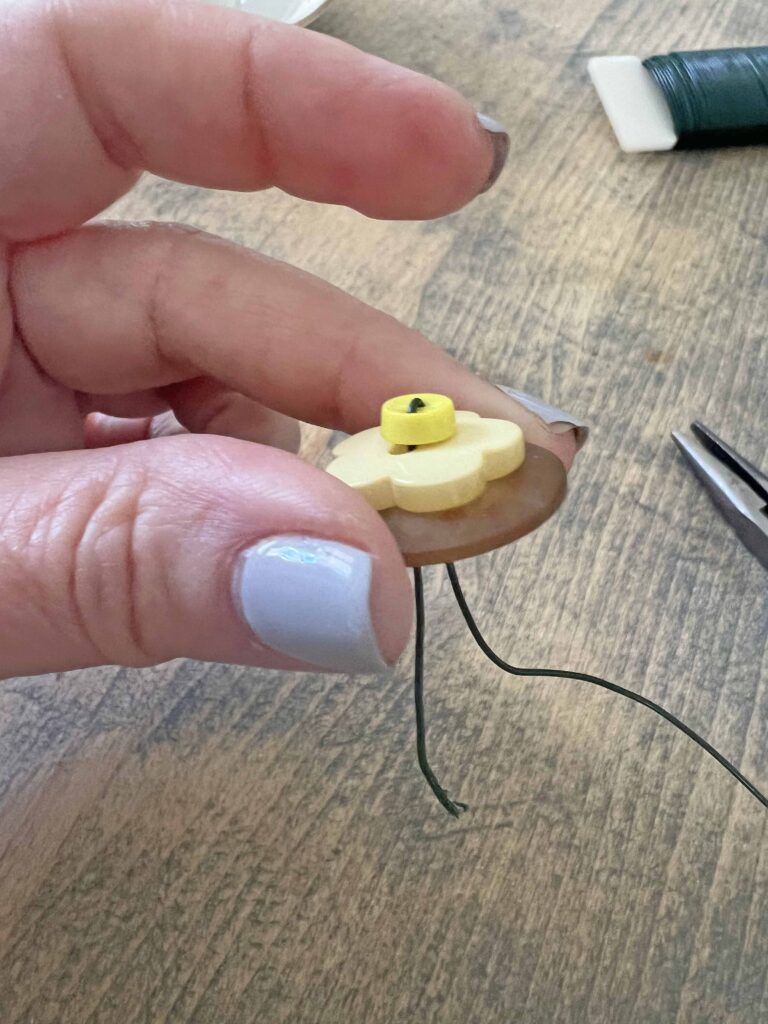 button flower bouquet DIY