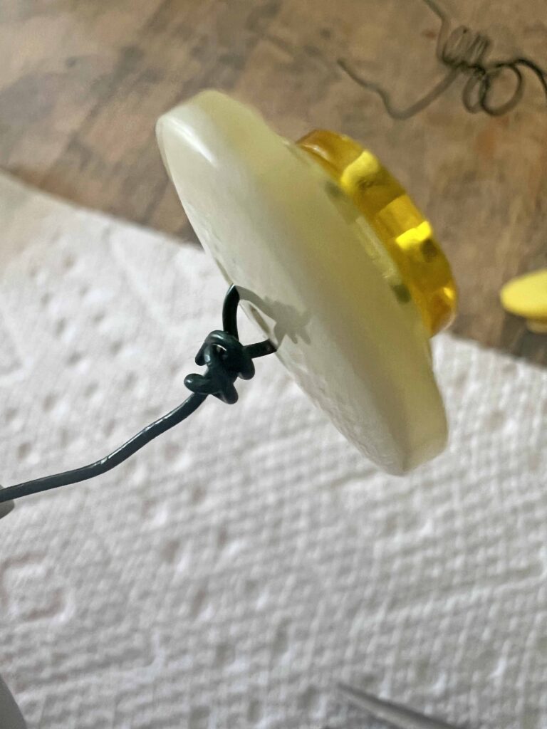 button flower bouquet DIY