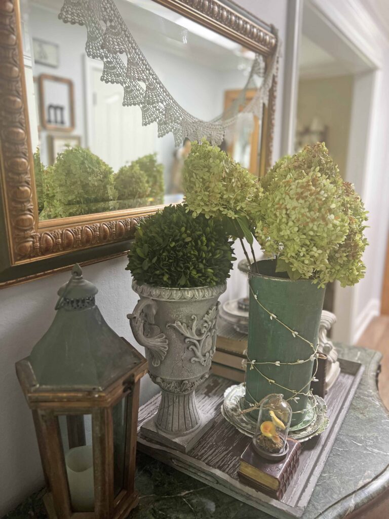 how to style a transitional home decor vignette