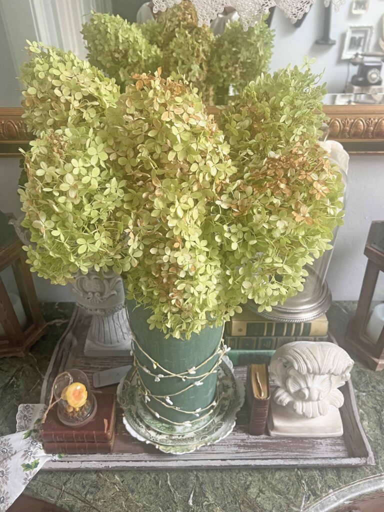 how to style a transitional home decor vignette