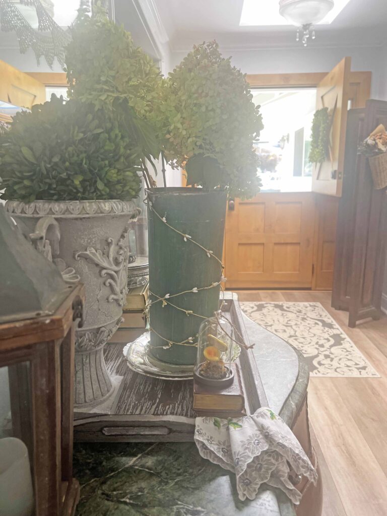 how to style a transitional home decor vignette