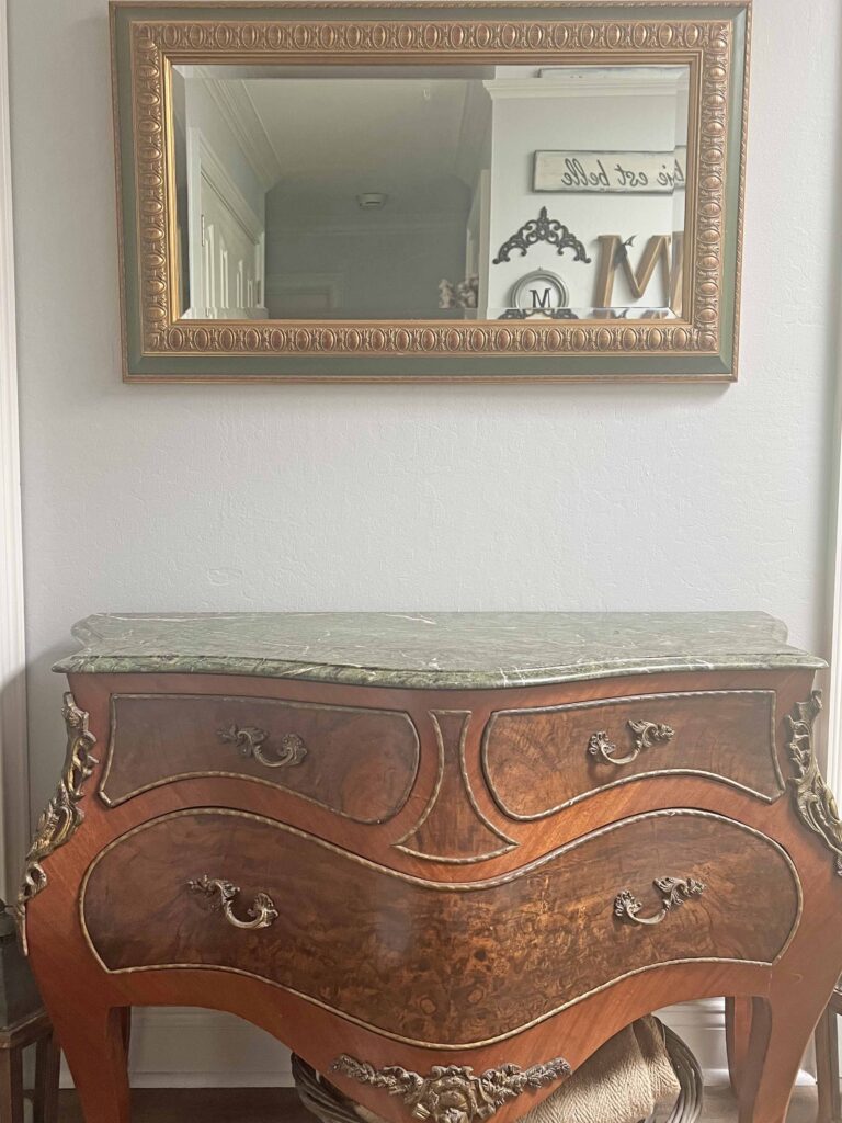 how to style a transitional home decor vignette