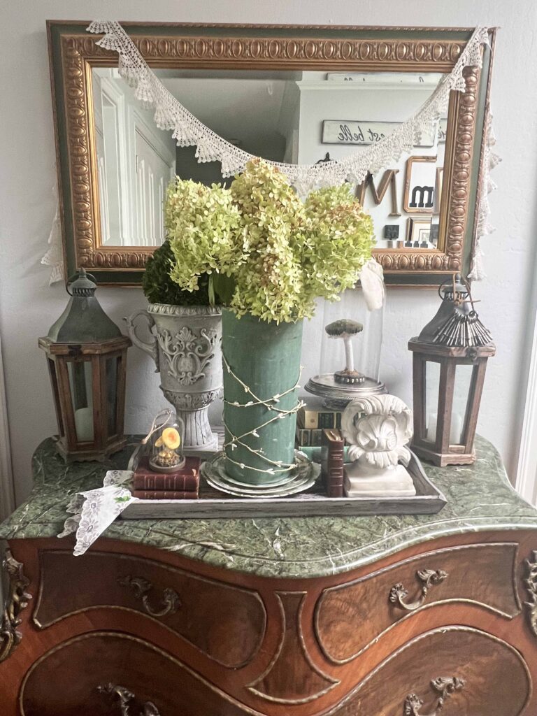 how to style a transitional home decor vignette