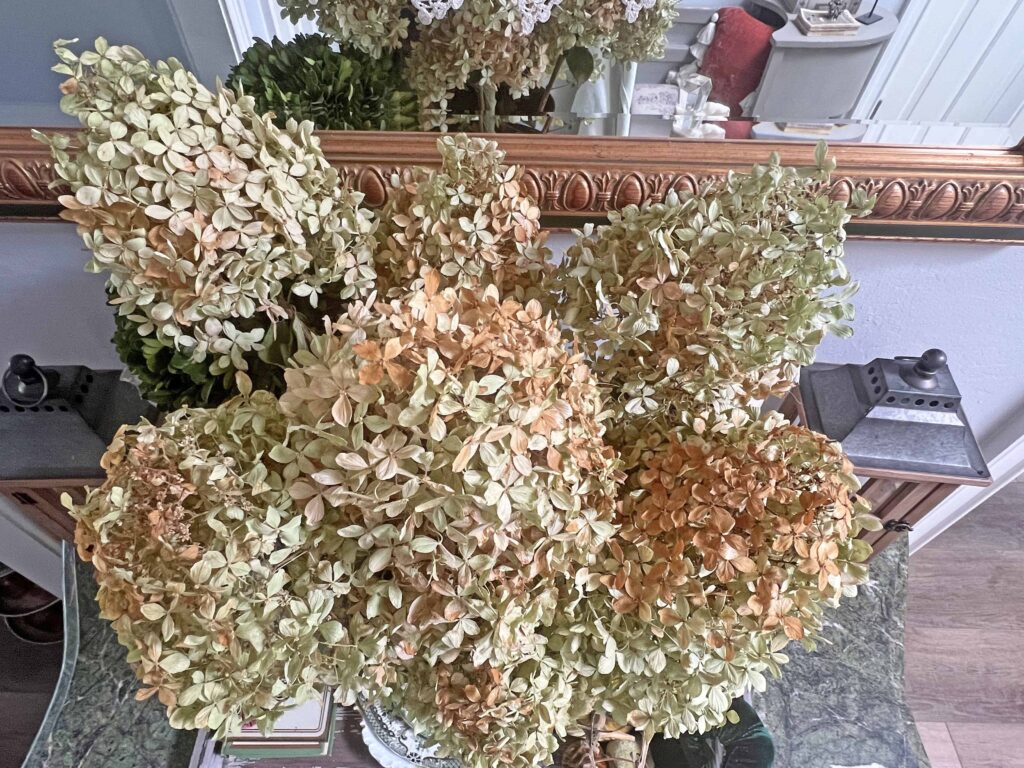 Fall seasonal decor vignette swap done easily