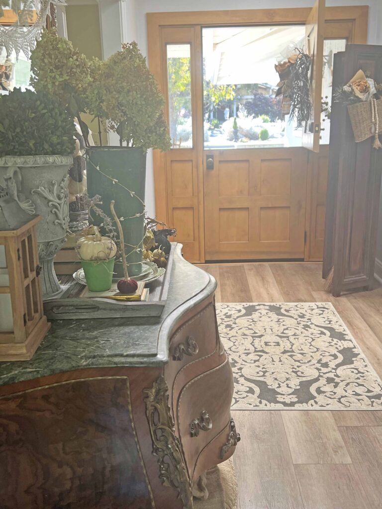 Fall seasonal decor vignette swap done easily