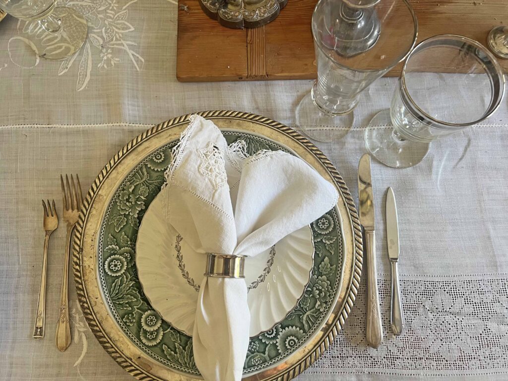 how to set the table with thrifted finds