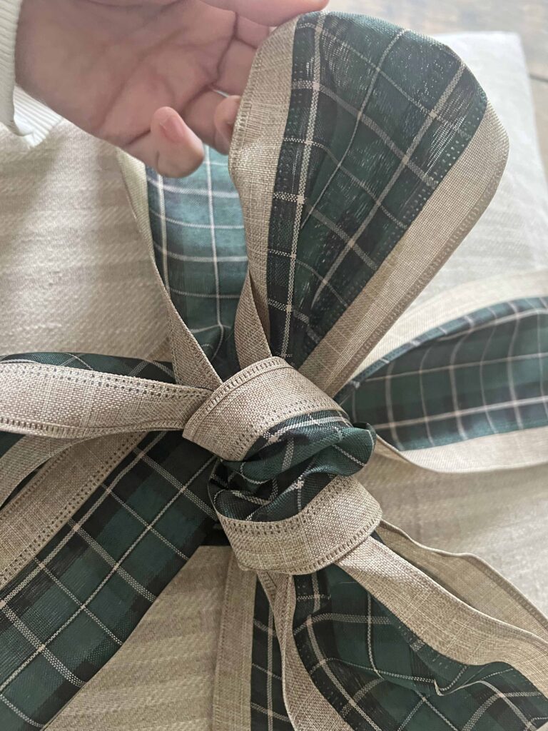 easy festive bow throw pillow hack