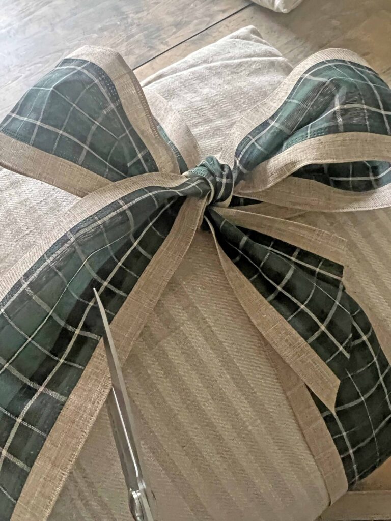 easy festive bow throw pillow hack