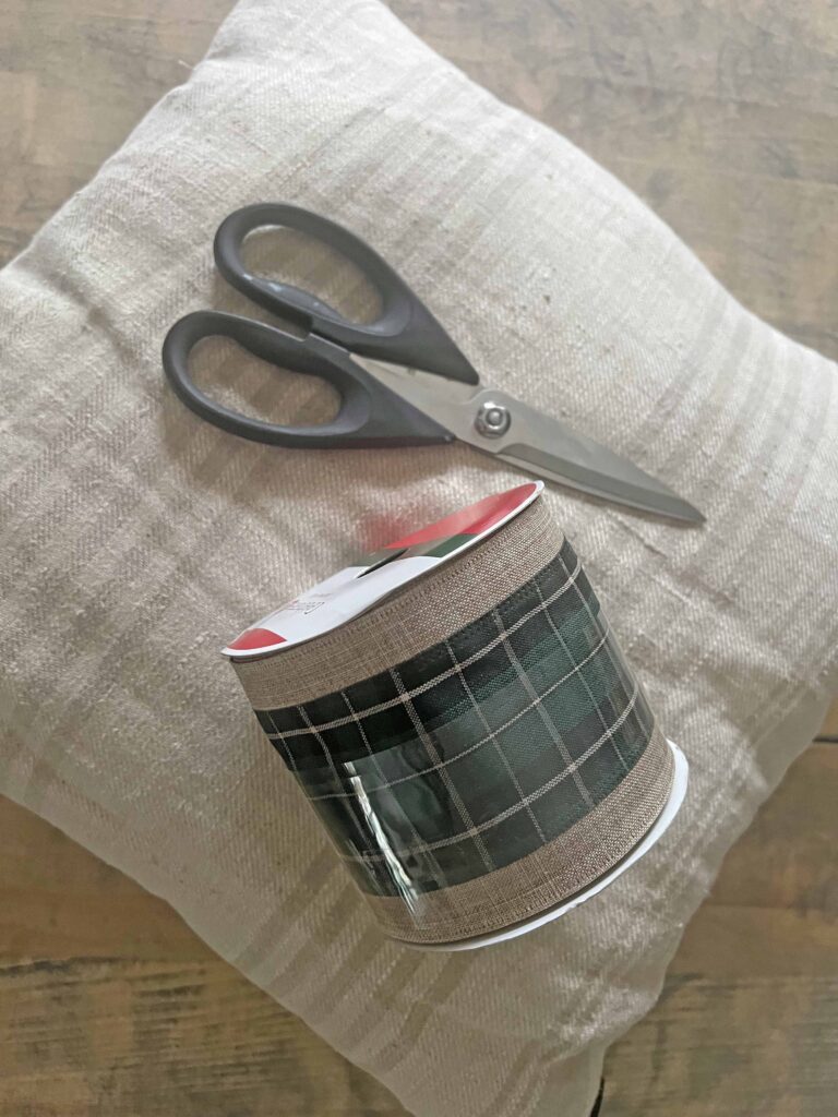 easy festive bow throw pillow hack
