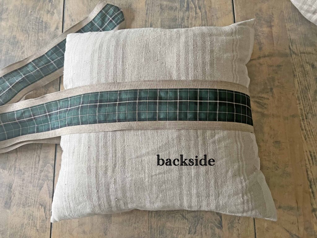 easy festive bow throw pillow hack