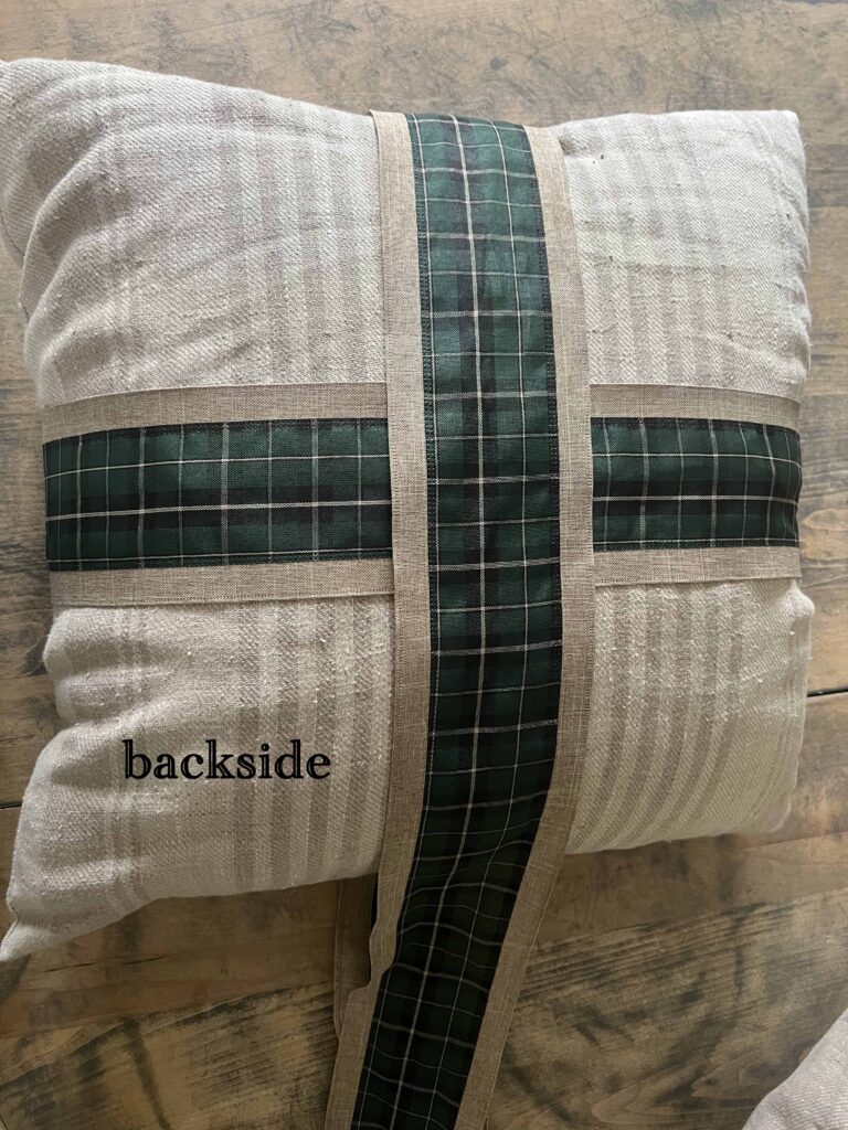 easy festive bow throw pillow hack