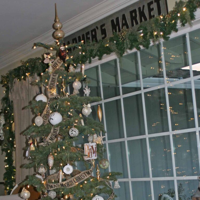 Themed versus Traditional Christmas Tree: An Iconic Christmas Quandary