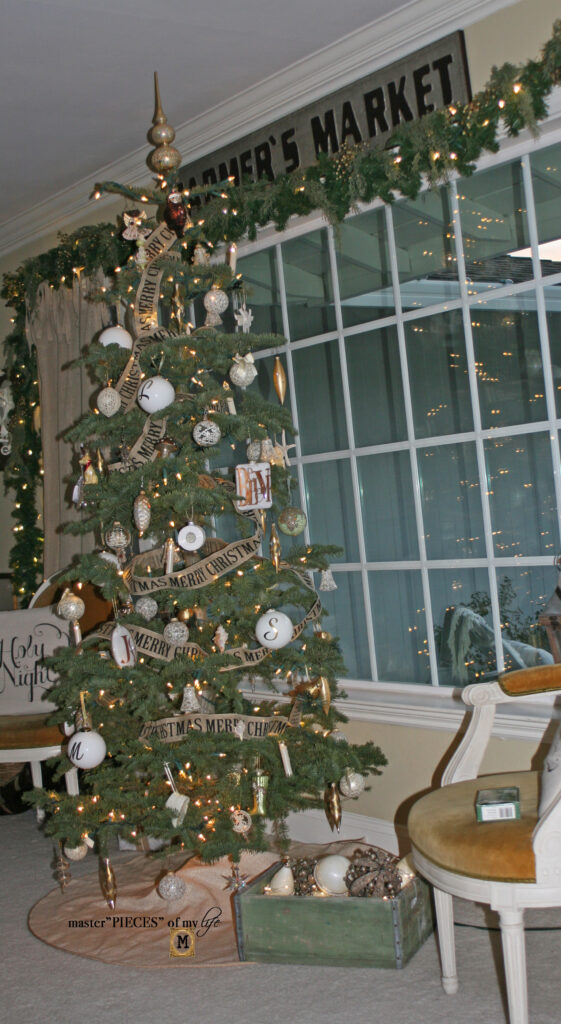 themed versus traditional Christmas Tree