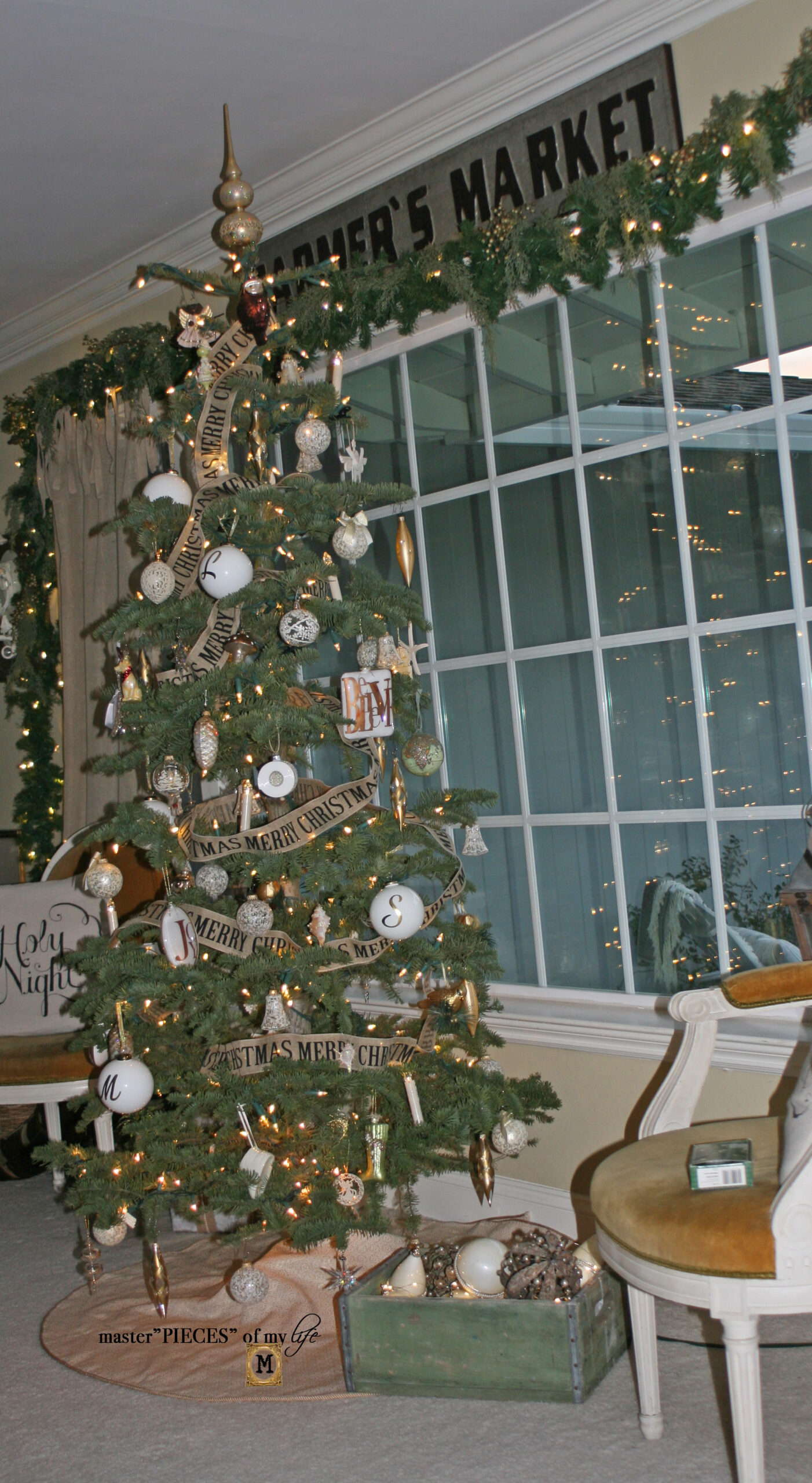 themed versus traditional Christmas Tree