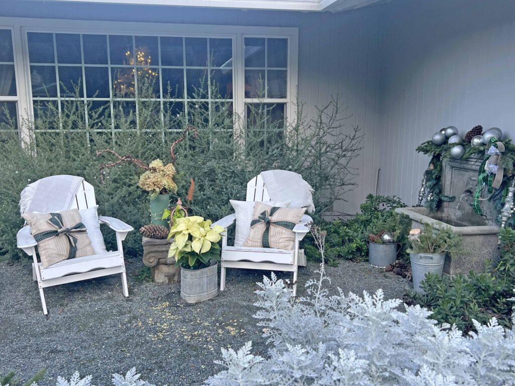 how to decorate an outdoor fountain for Christmas