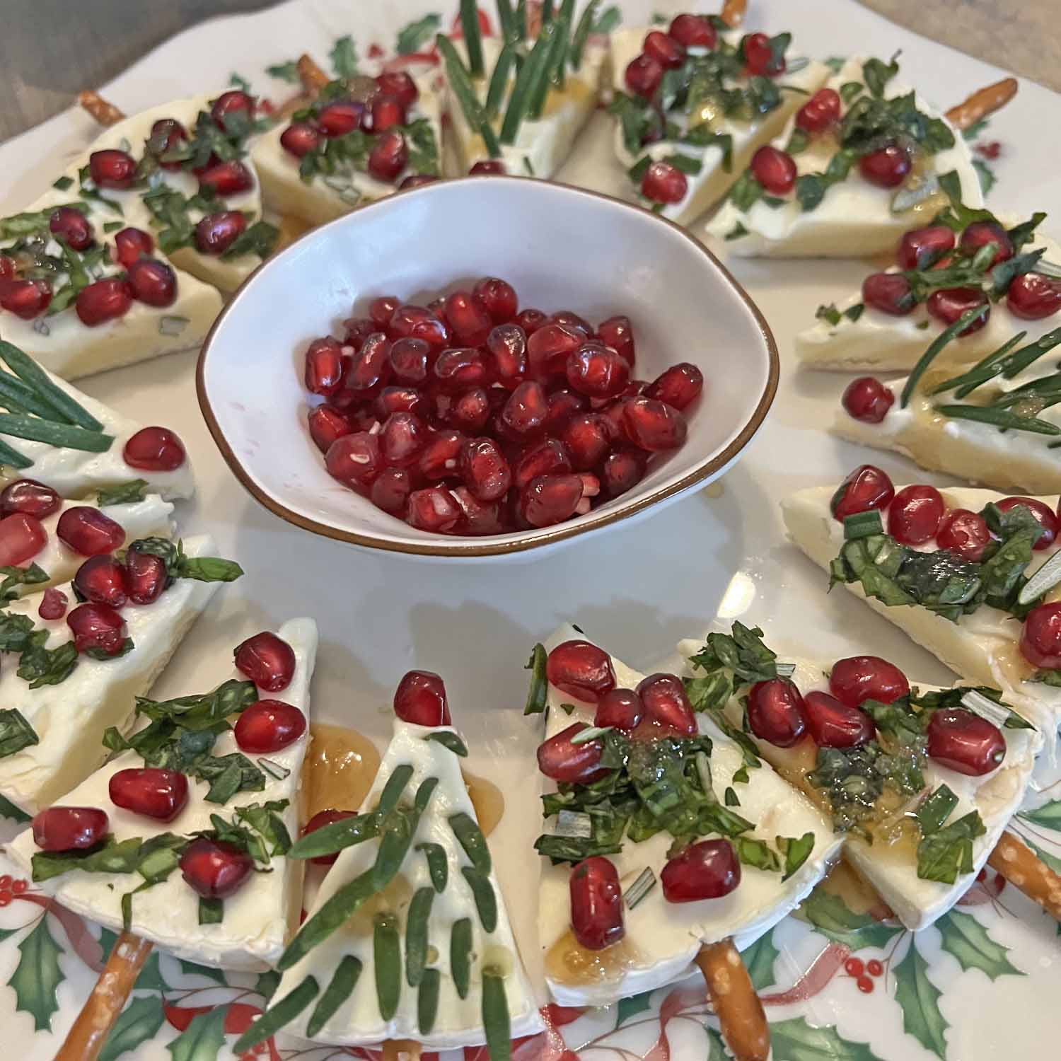 mini Christmas tree cheese bites appetizer recipe