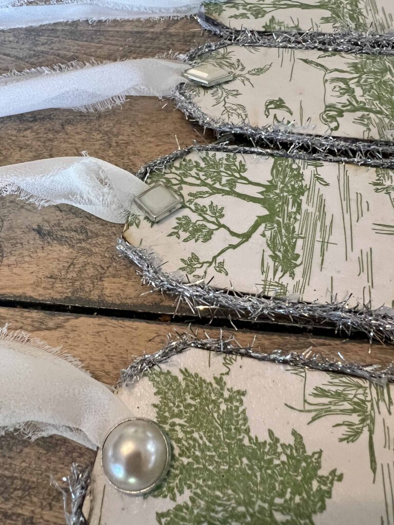 Christmas DIY: Green Toile Tag Ornament