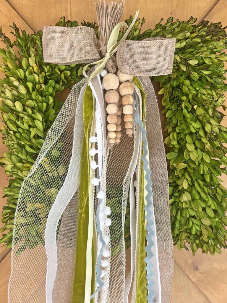 Seasonal decor: Easter charming wreath idea