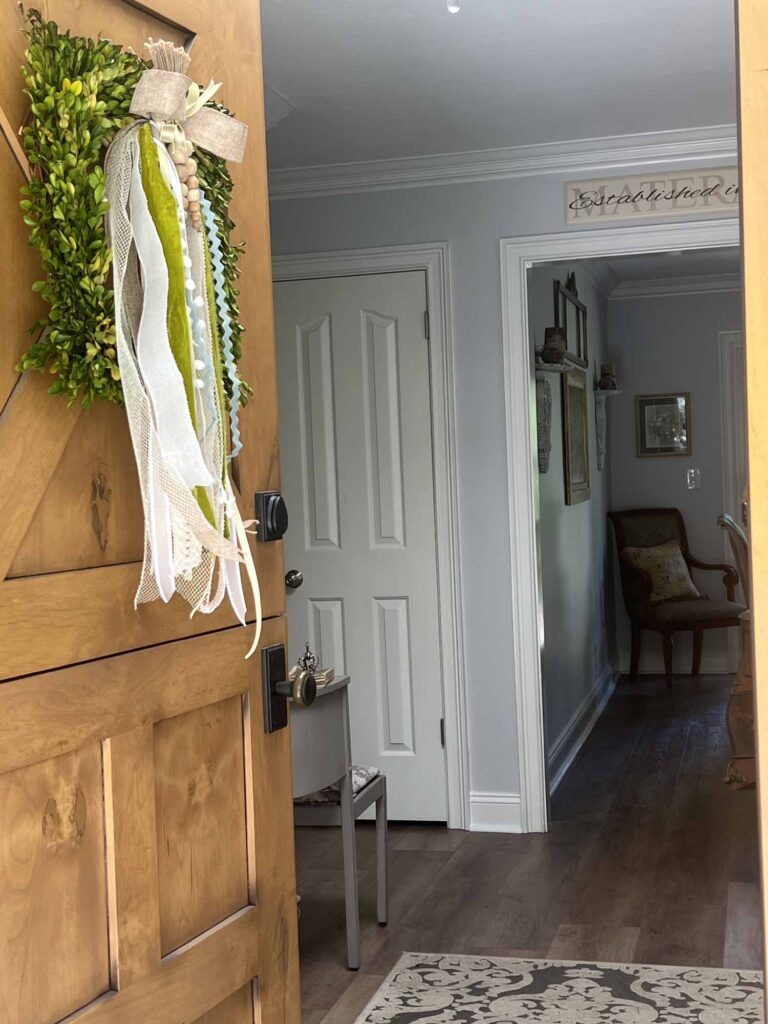 Seasonal decor: Easter charming spring wreath idea