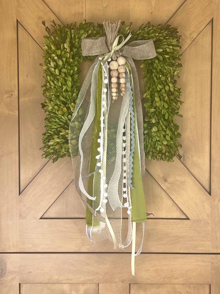 Seasonal decor: Easter charming spring wreath idea