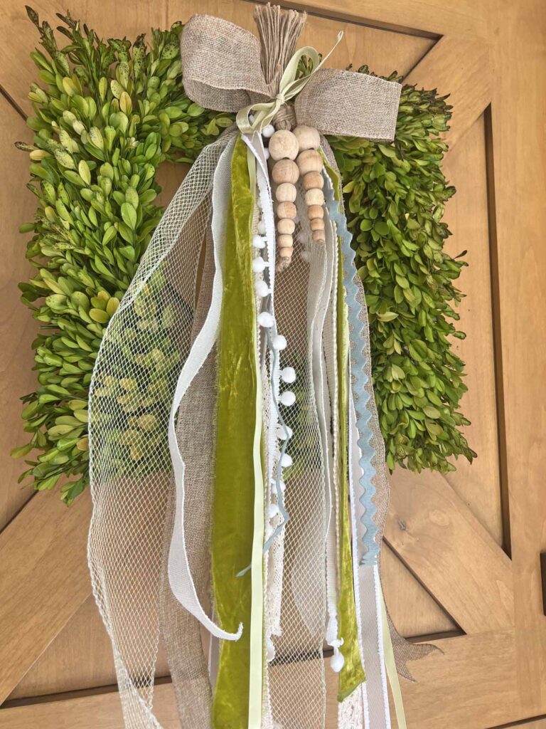 Seasonal decor: Easter charming spring wreath idea