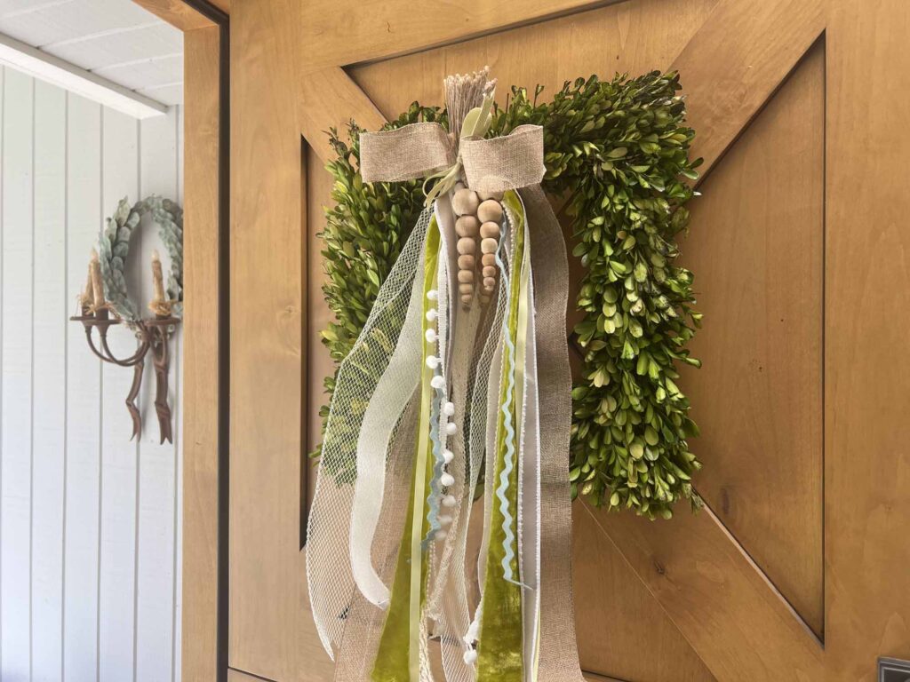 Seasonal decor: Easter charming spring wreath idea