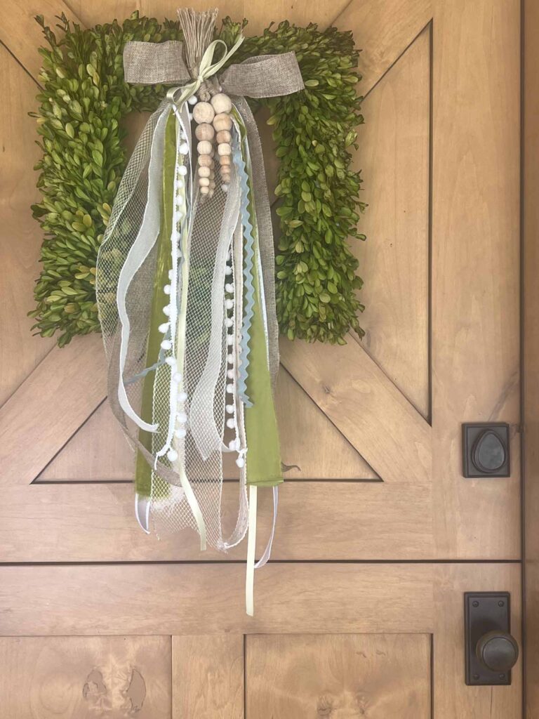 Seasonal decor: Easter charming spring wreath idea