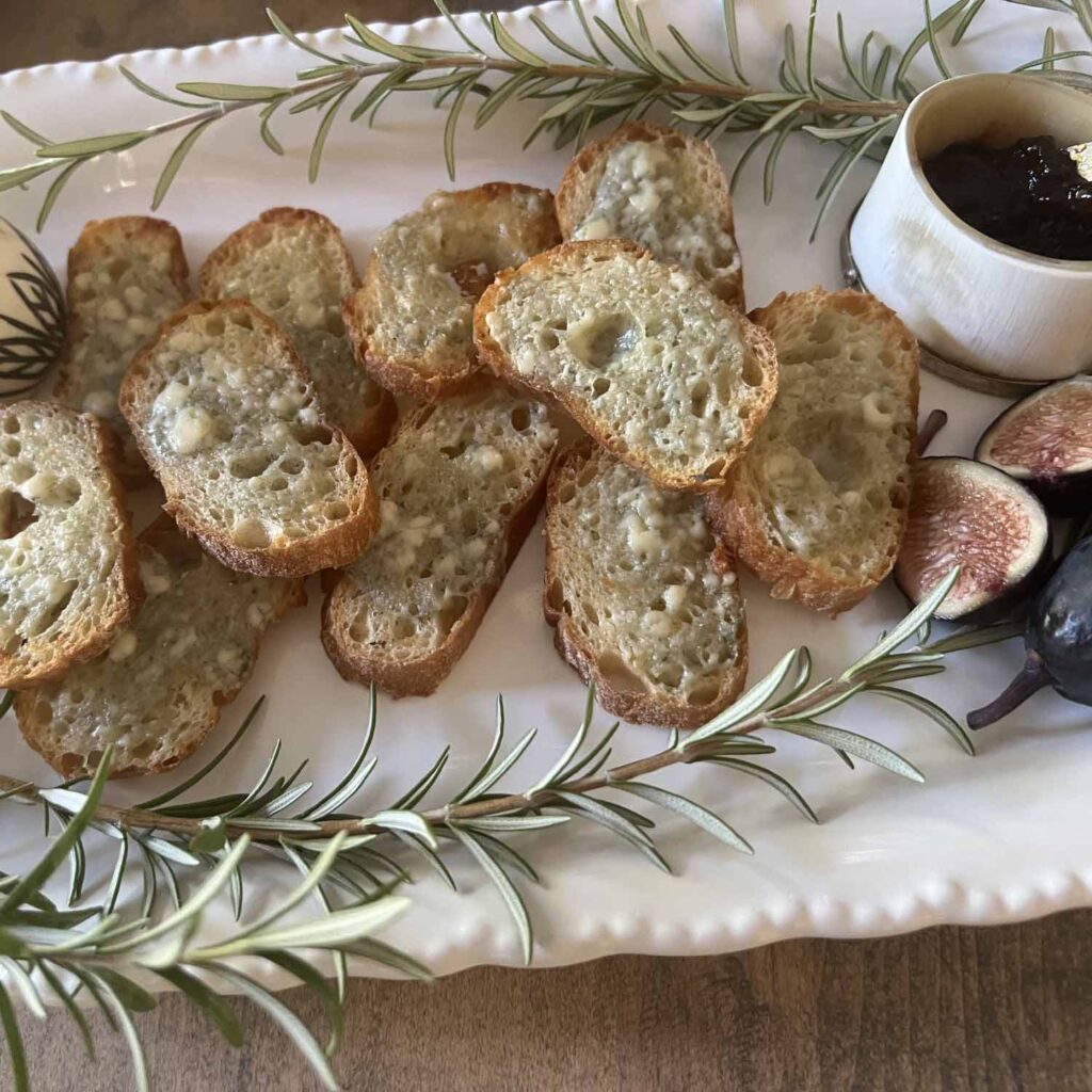 blue cheese crostini appetizer recipe