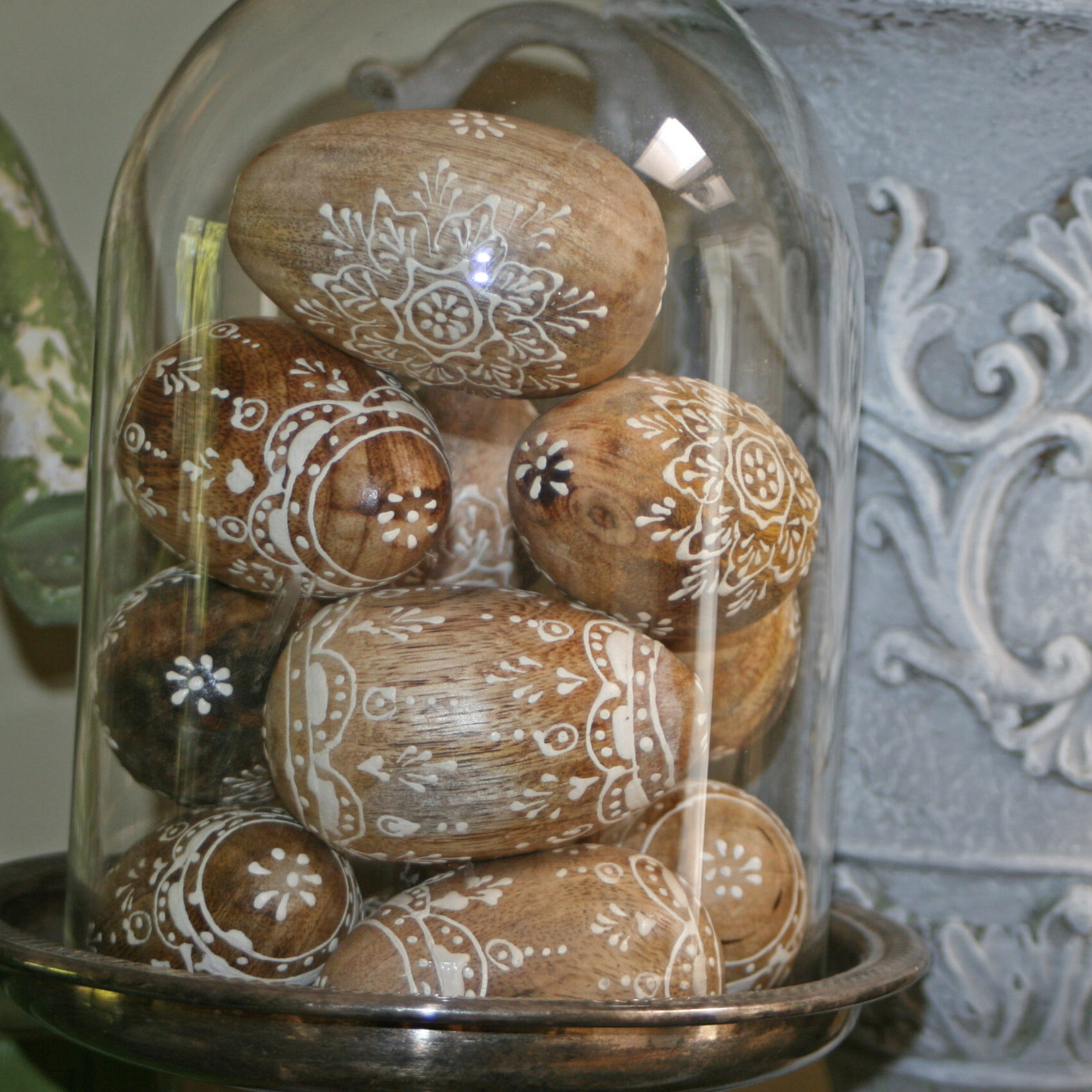 15 Stylish, Charming and Lovely Ways to Display Easter Eggs