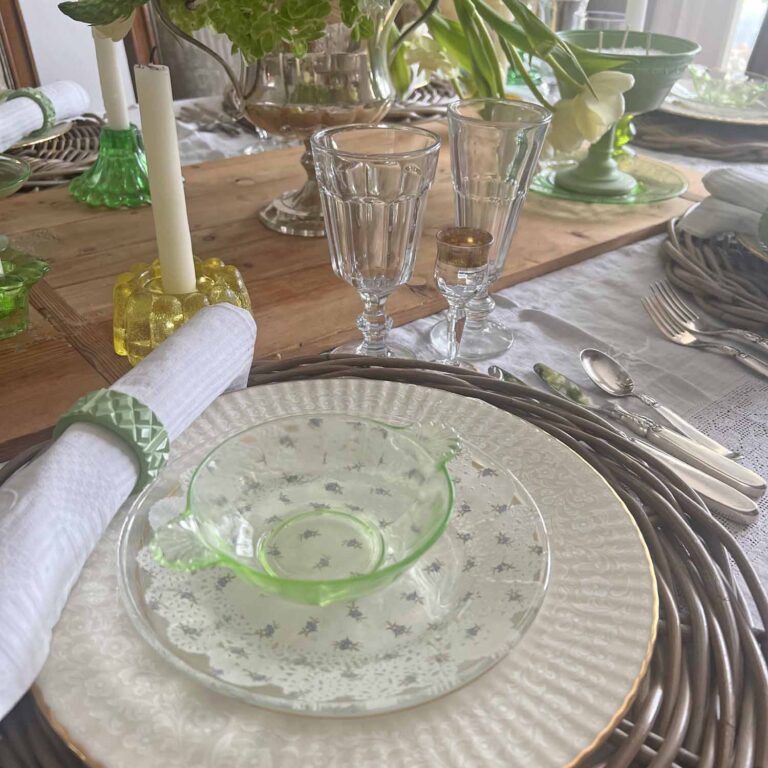 How to Set a Vintage Inspired Spring Table