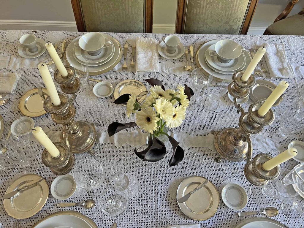 How to Set a Classic Legacy Honored Dining Table centerpiece