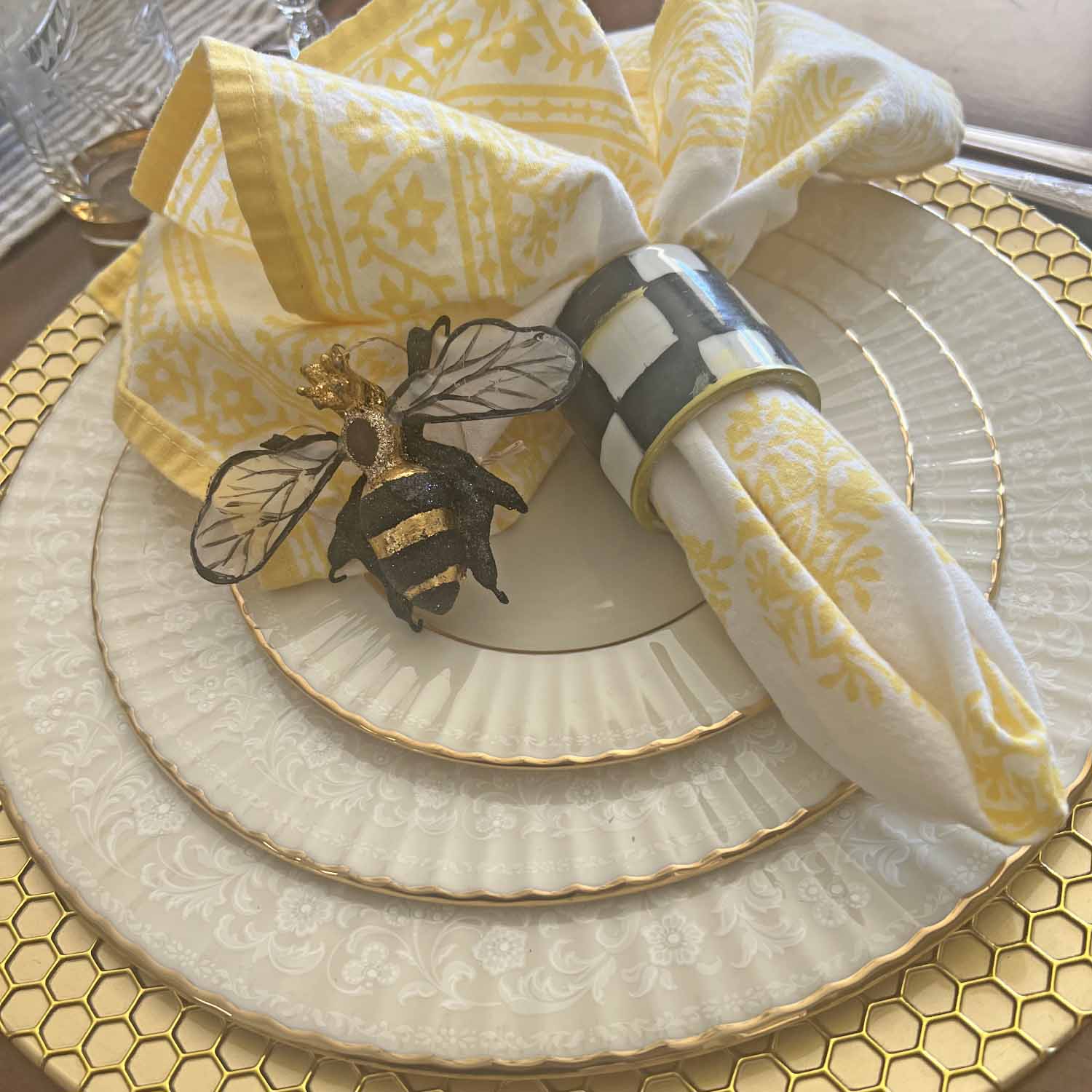 The bee's knees table setting