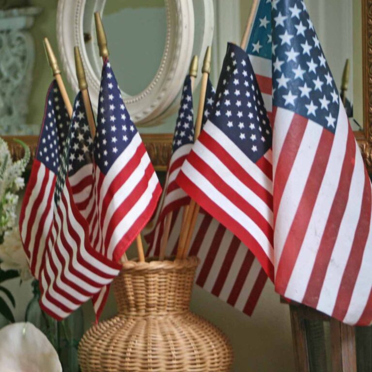 Patriotic Decor: 20 Easy Ways to Decorate your Home for the Season with Flair