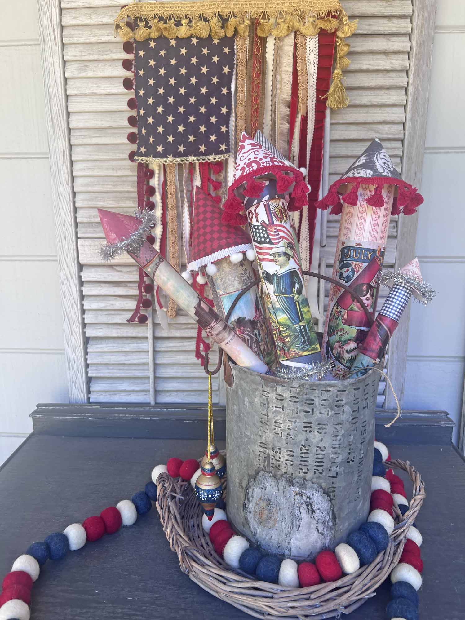 summer craft: how to DIY a patriotic rocket vintage styled vignette