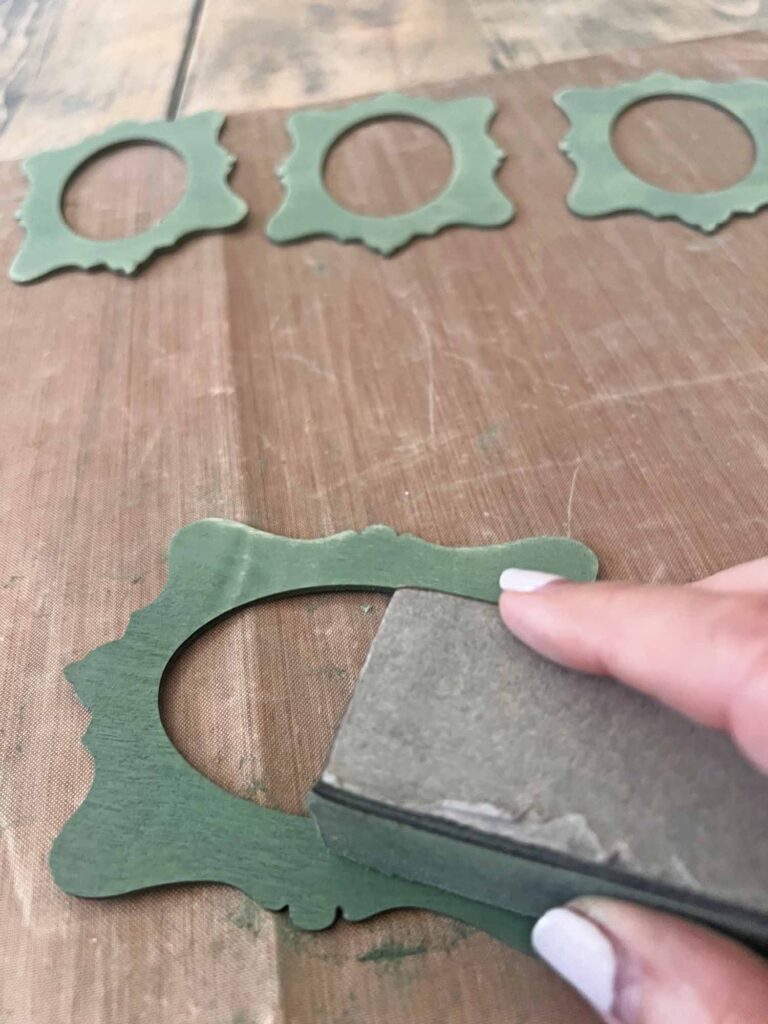 Summer craft: Botanical pressed flower garland DIY sanding frame