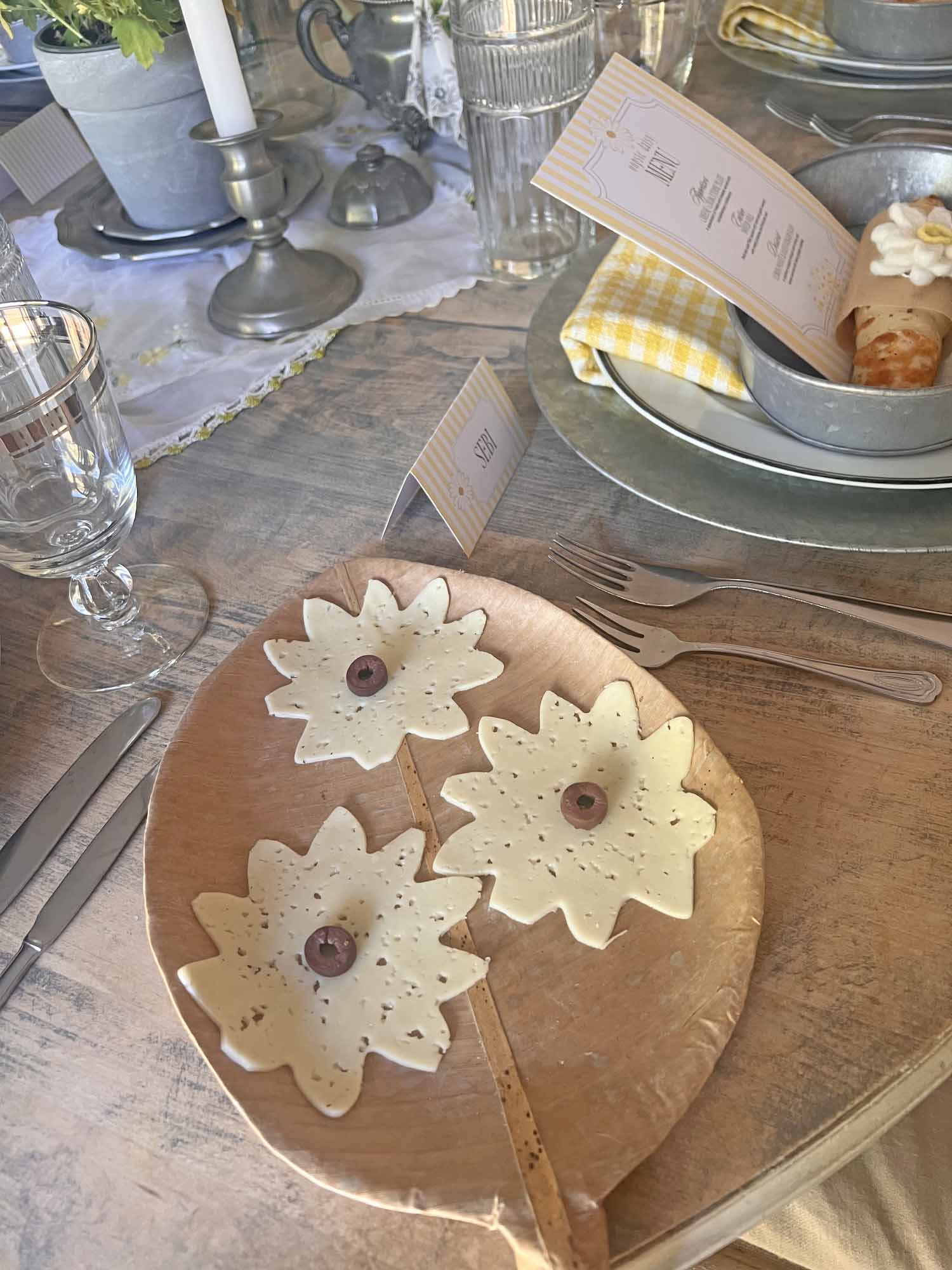 Oopsie daisy inspired tablescape havarti wedges on leaf plate