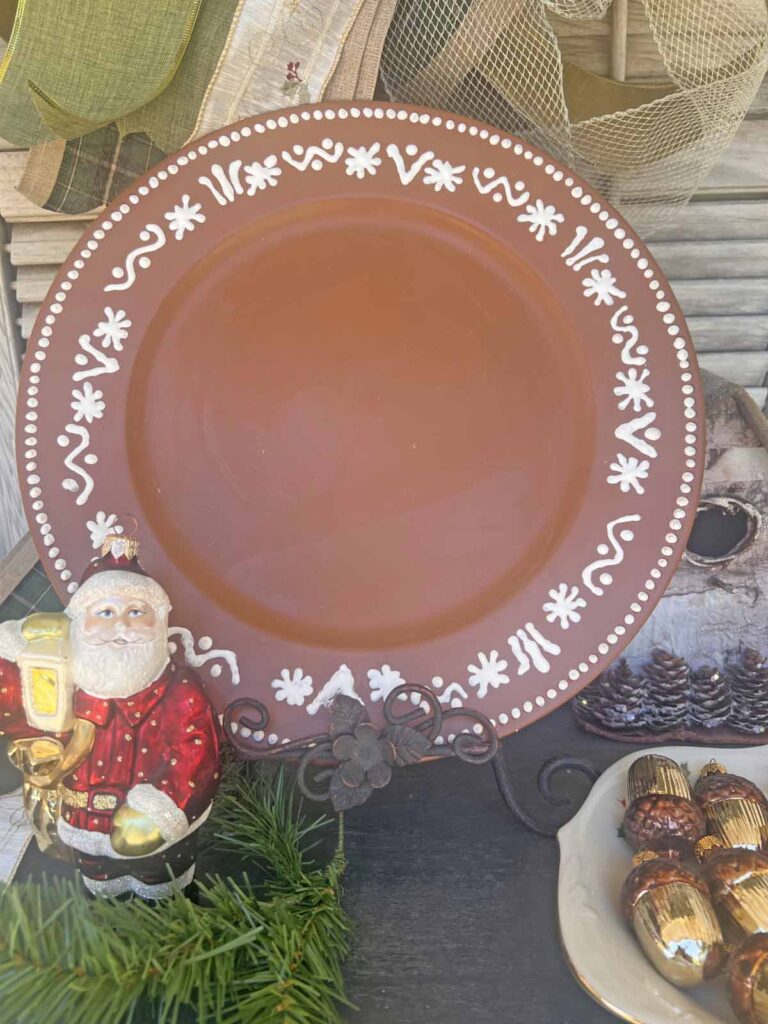 Christmas Craft: Gingerbread plate charger DIY {a la Pottery Barn} styled on plate stand close-up