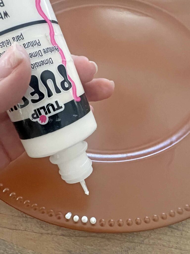 Christmas Craft: Gingerbread plate charger DIY {a la Pottery Barn} Adding puffy paint dots