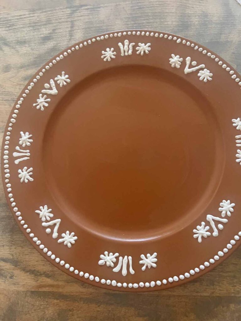 Christmas Craft: Gingerbread plate charger DIY {a la Pottery Barn} puffy paint filling in scrolls around plate